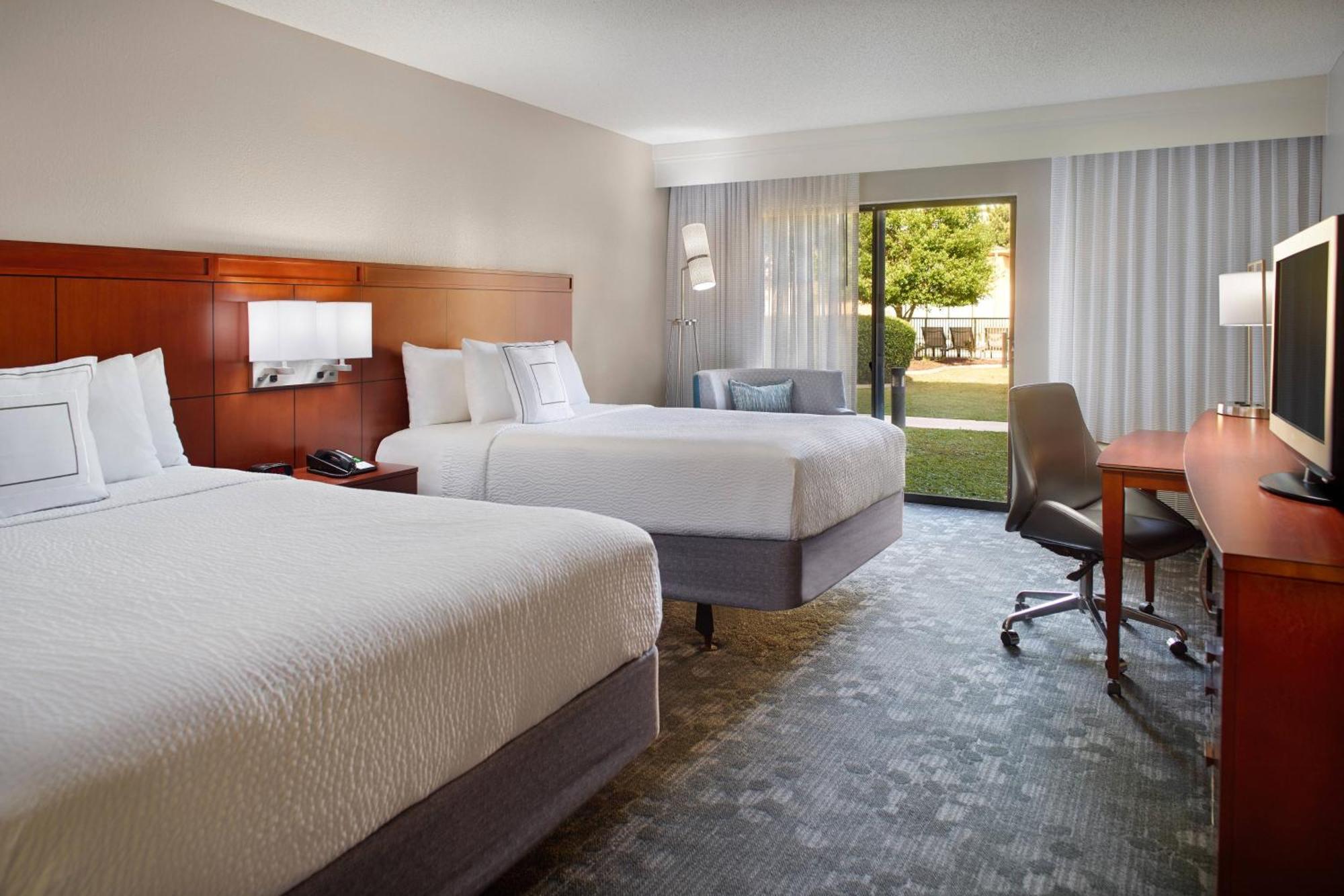 Courtyard By Marriott Fayetteville Zewnętrze zdjęcie